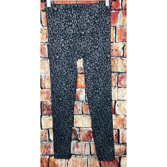 Spanx Look At Me Now Seamless Leggings Leopard Print Medium Animal Black Gray - Picture 2 of 4